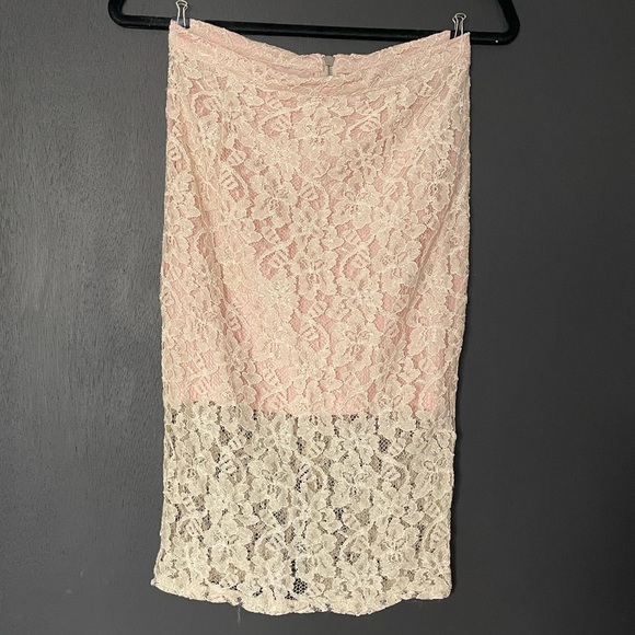 Forever 21 Lace Pencil Skirt - Size Medium - Picture 1 of 3